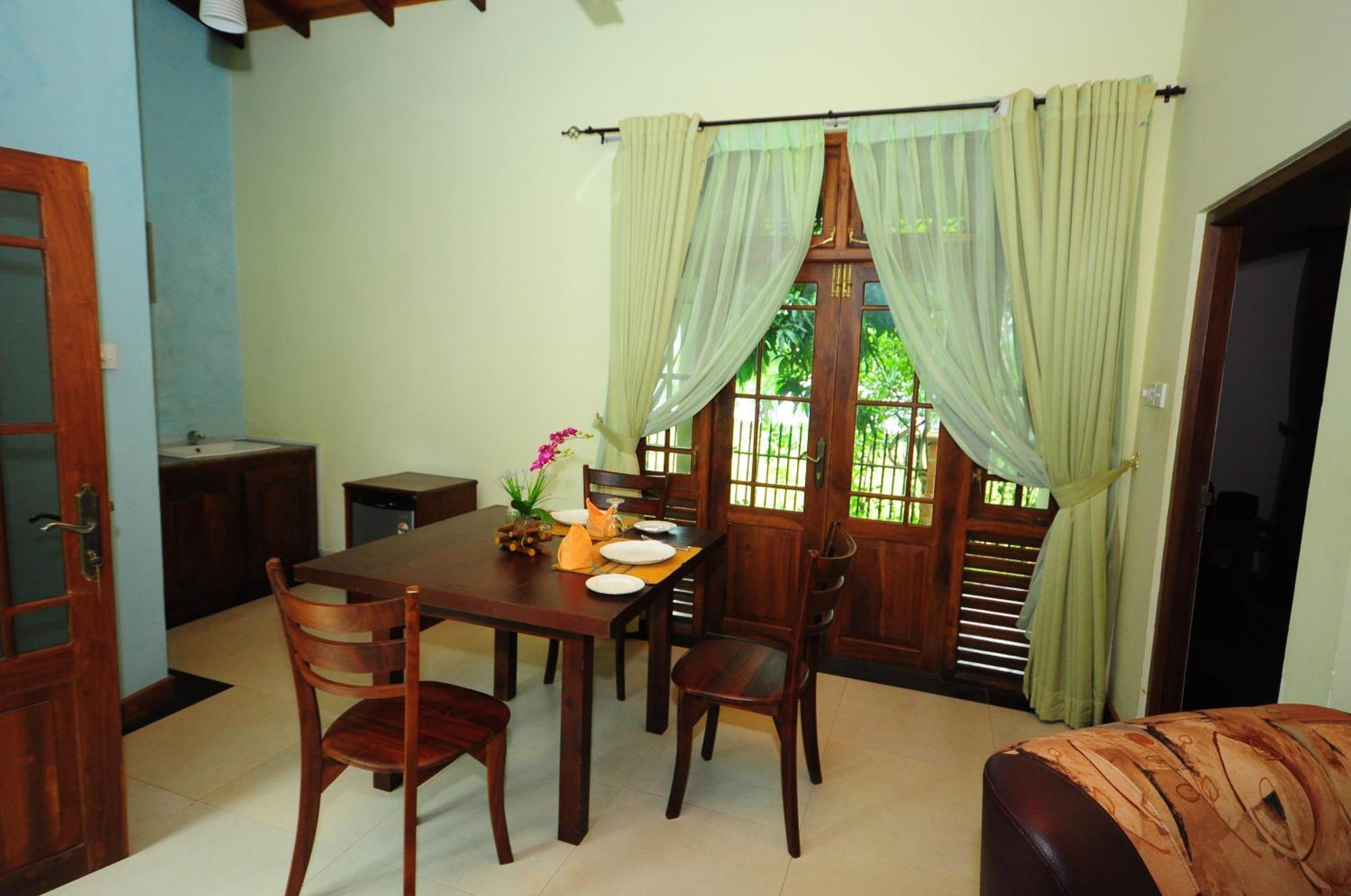 Hotel Sobana Lake Front Udawalawe Exteriér fotografie