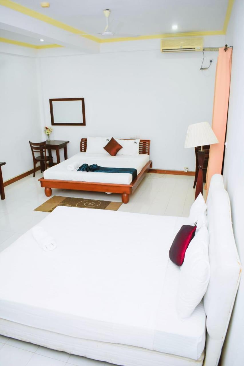 Hotel Sobana Lake Front Udawalawe Exteriér fotografie
