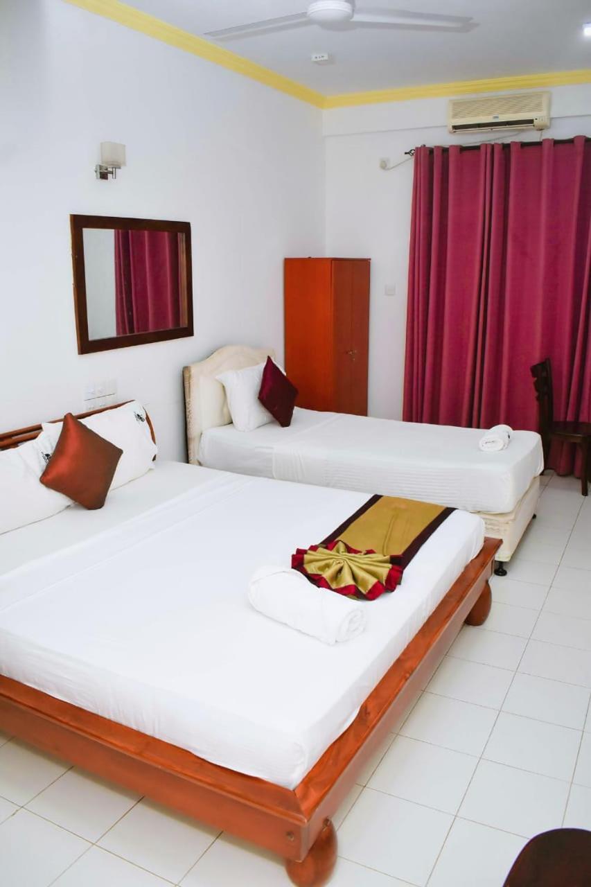 Hotel Sobana Lake Front Udawalawe Exteriér fotografie