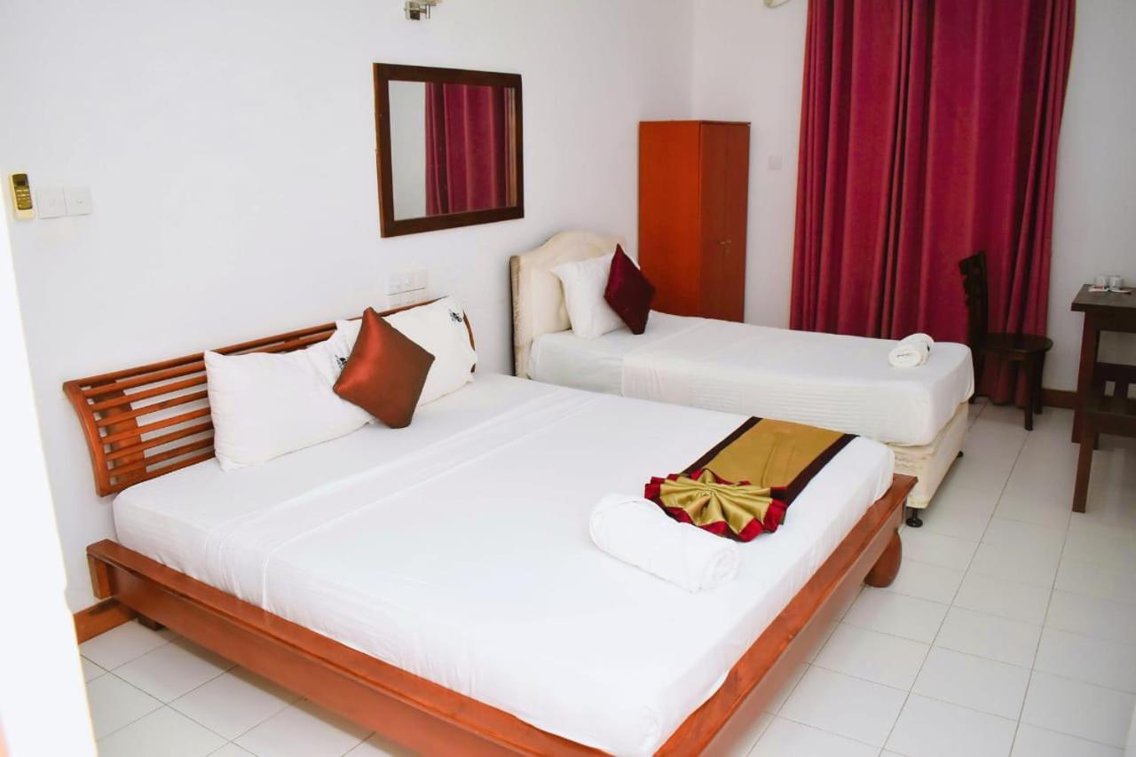Hotel Sobana Lake Front Udawalawe Exteriér fotografie