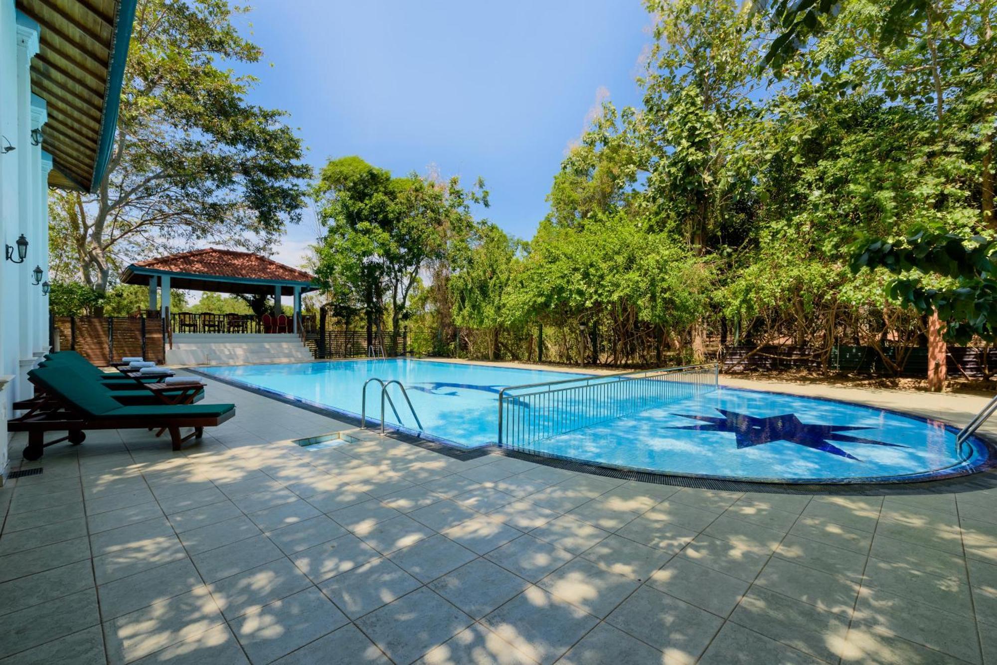 Hotel Sobana Lake Front Udawalawe Exteriér fotografie