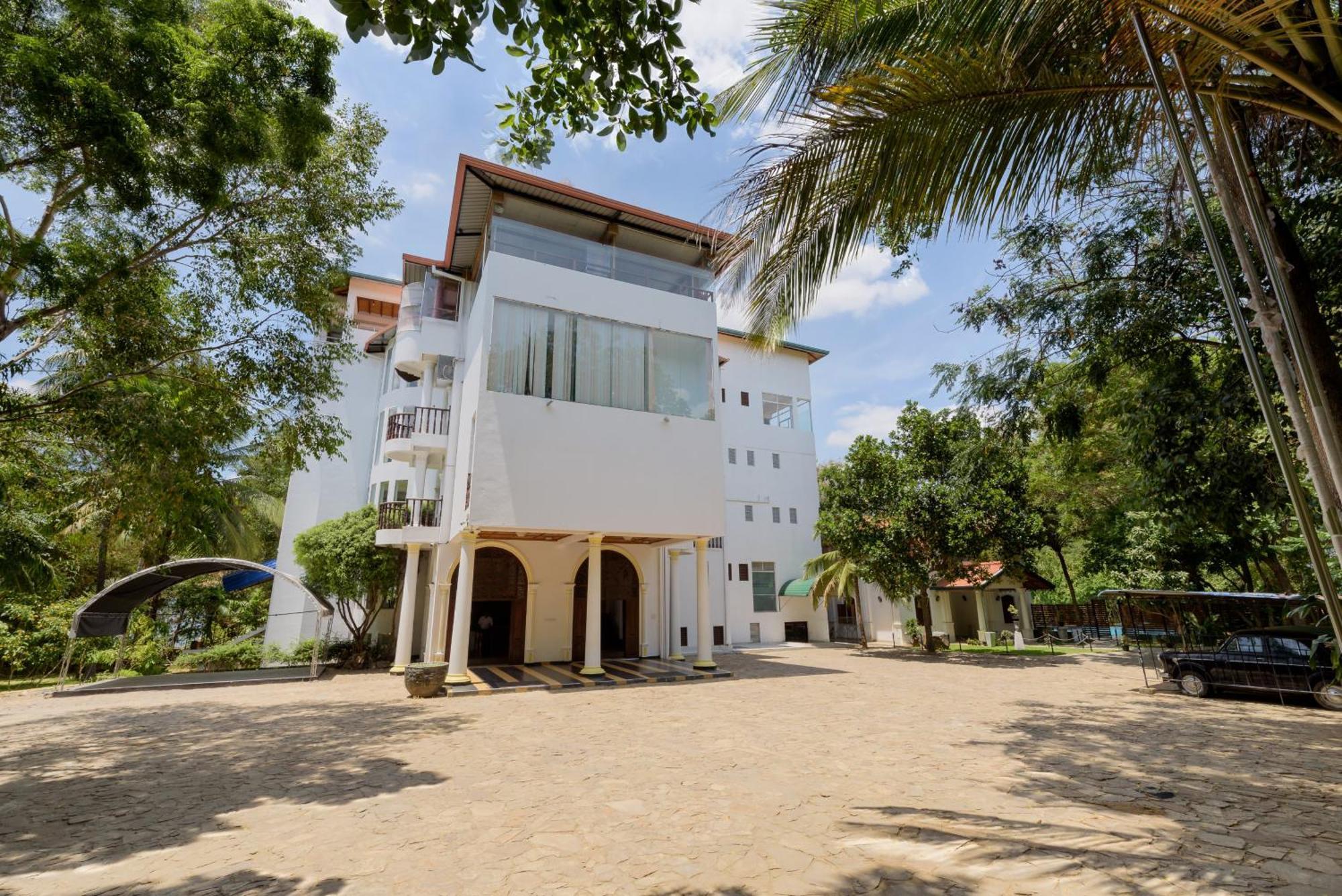 Hotel Sobana Lake Front Udawalawe Exteriér fotografie