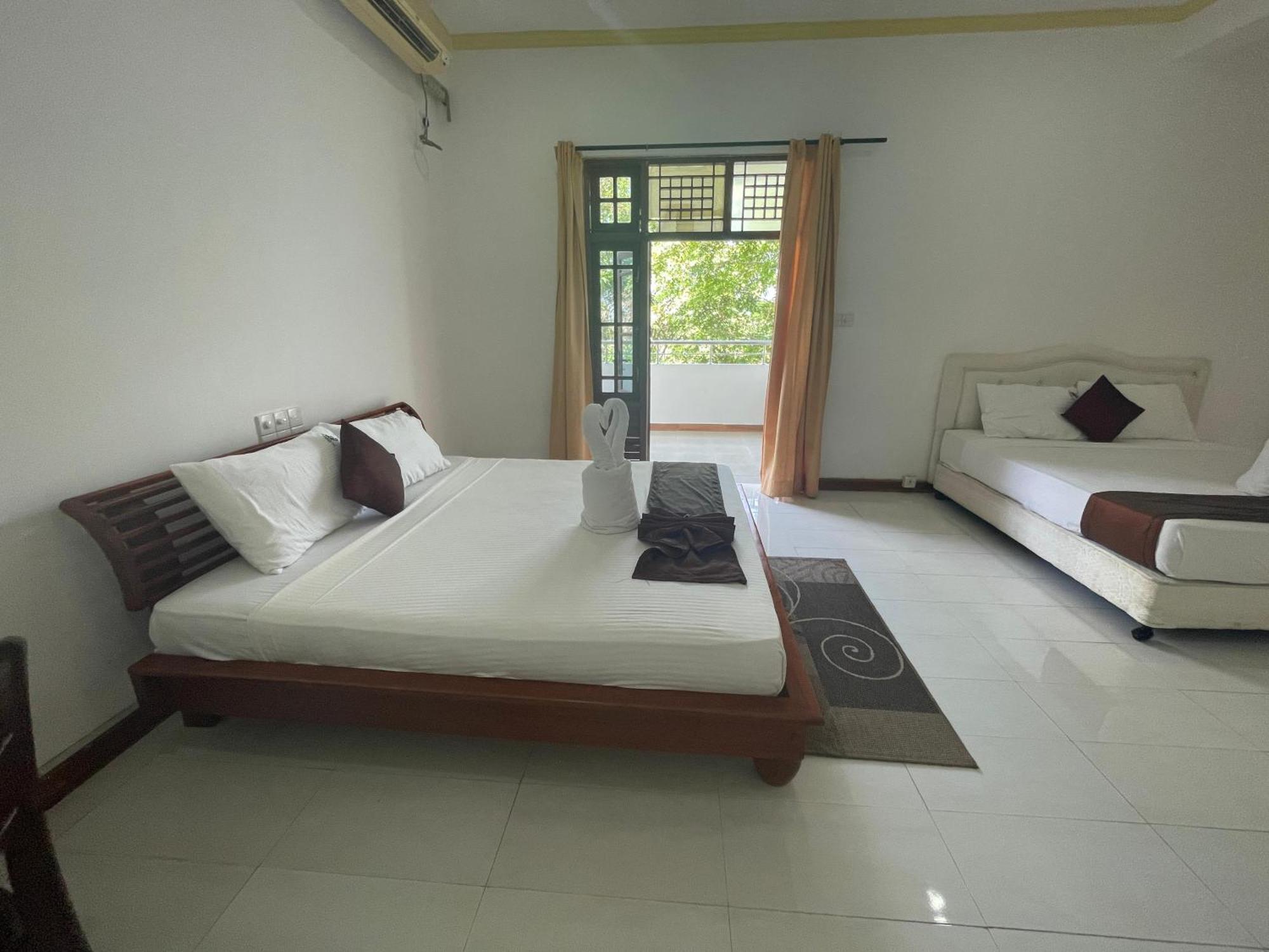 Hotel Sobana Lake Front Udawalawe Exteriér fotografie
